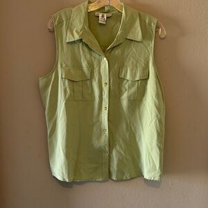 Anna And Frank Light Green Sleeveless Button-Down Shirt 100% silk dry cleaned